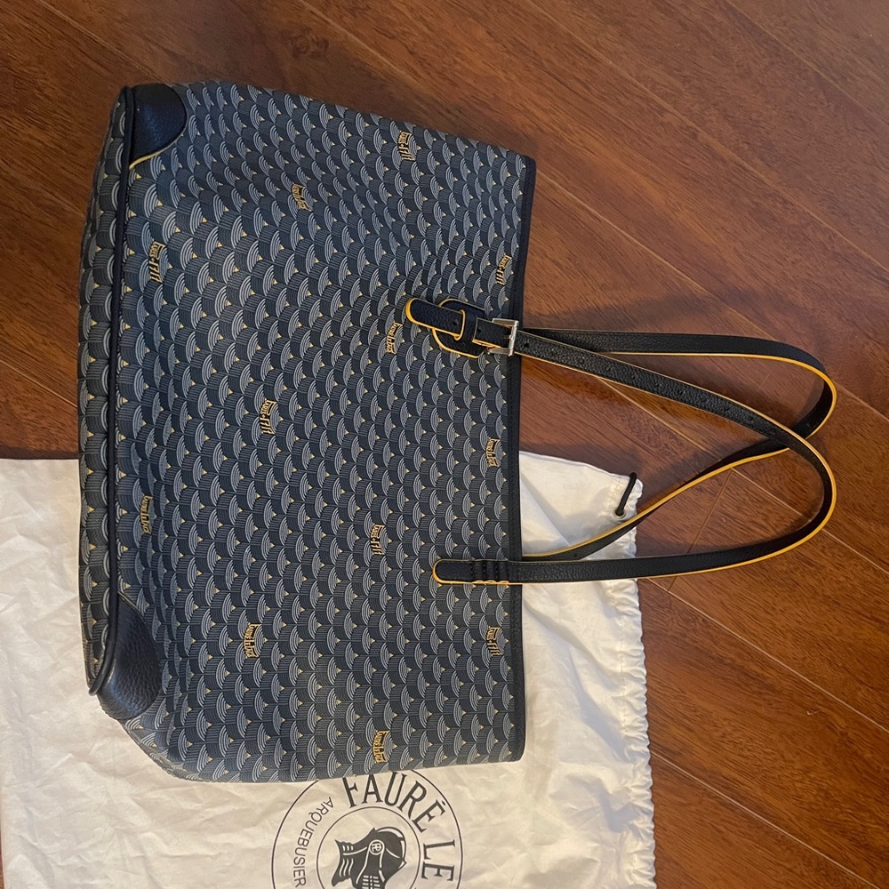 faure le page  tote